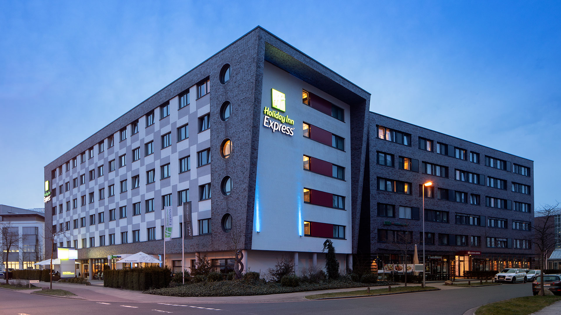 Foto der Außenansicht - 05 - Holiday Inn Express Bremen Airport