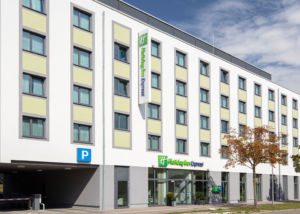 Foto der Außenansicht - 01 - Holiday Inn Express Augsburg