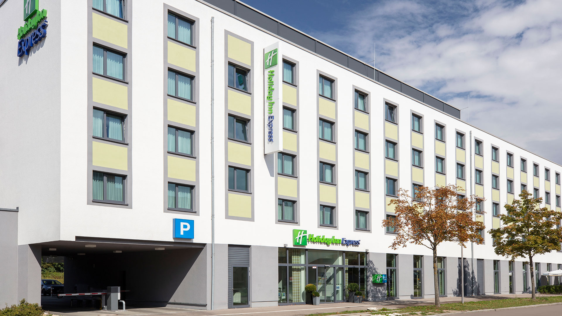 Foto der Außenansicht - 01 - Holiday Inn Express Augsburg