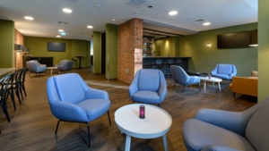 Kutschen: Hoteldesign im ibis Styles Coburg