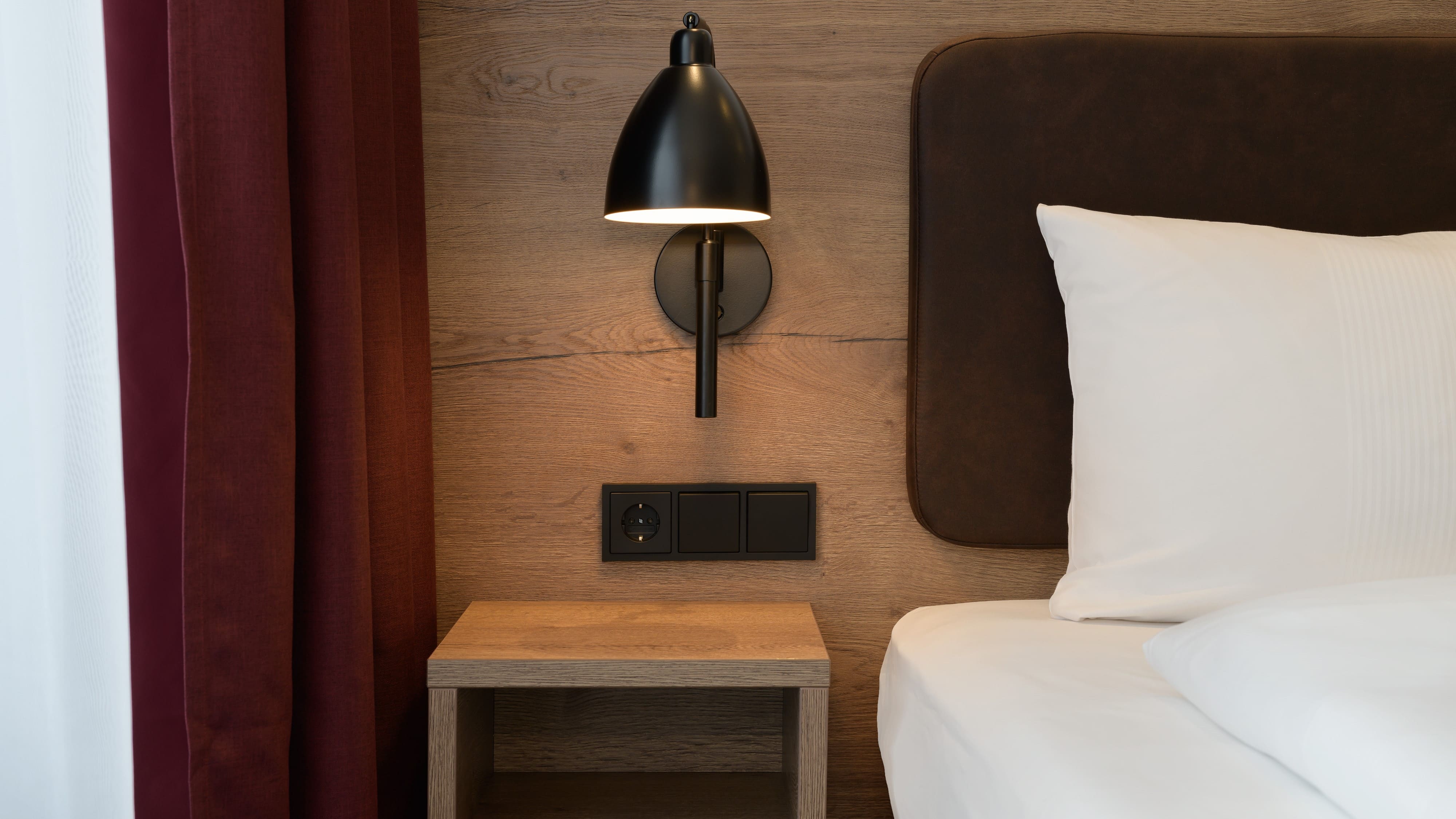 Kutschen: Hoteldesign im ibis Styles Coburg